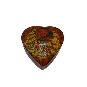 Lacquer Box Heart Shaped Floral Motif w/ 22K Gold Embellishments - Excellent